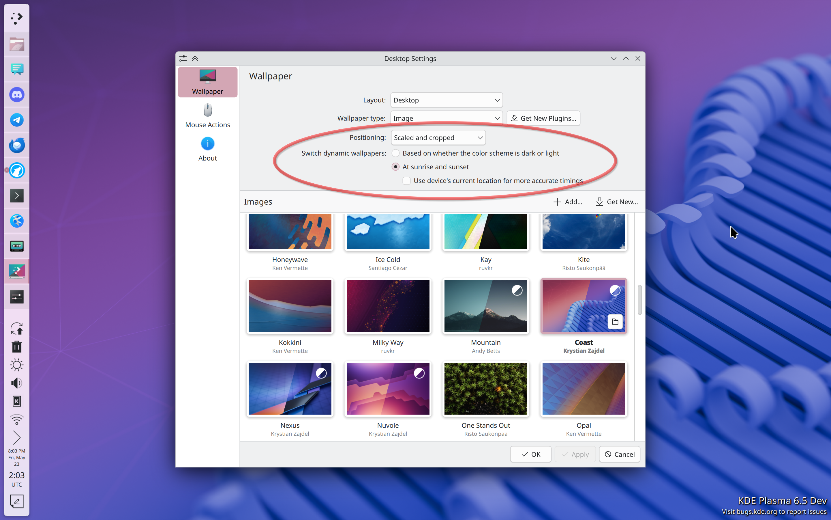 Wallpaper configuration window showing the option to switch the colors of dynamic wallpapers based on the time of day